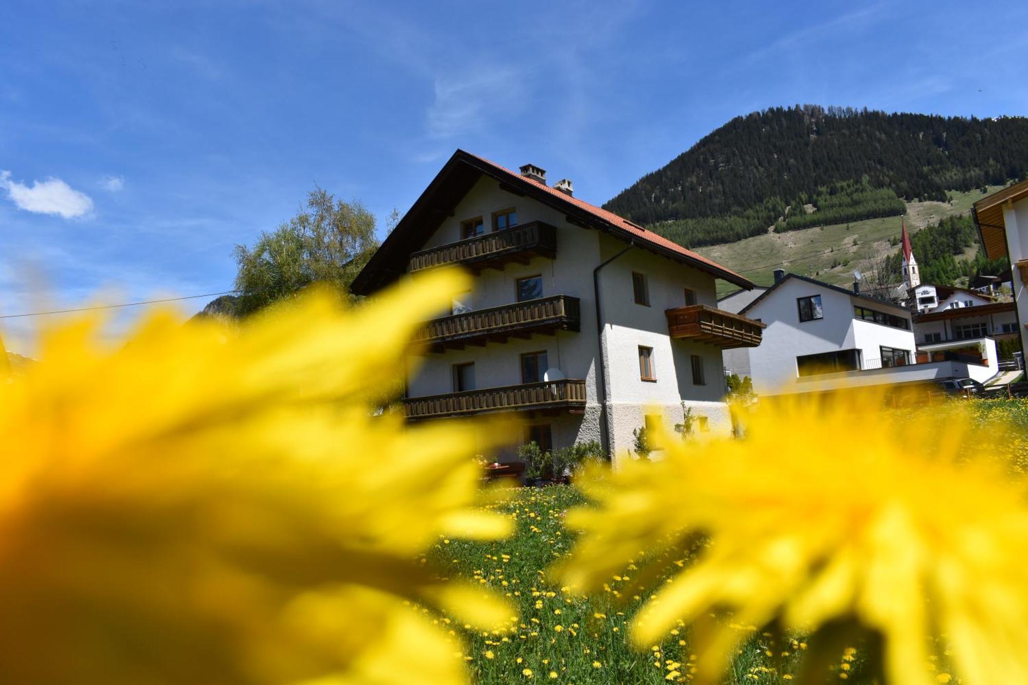 Hirschstube Nauders Bed and Breakfast Exteriör bild