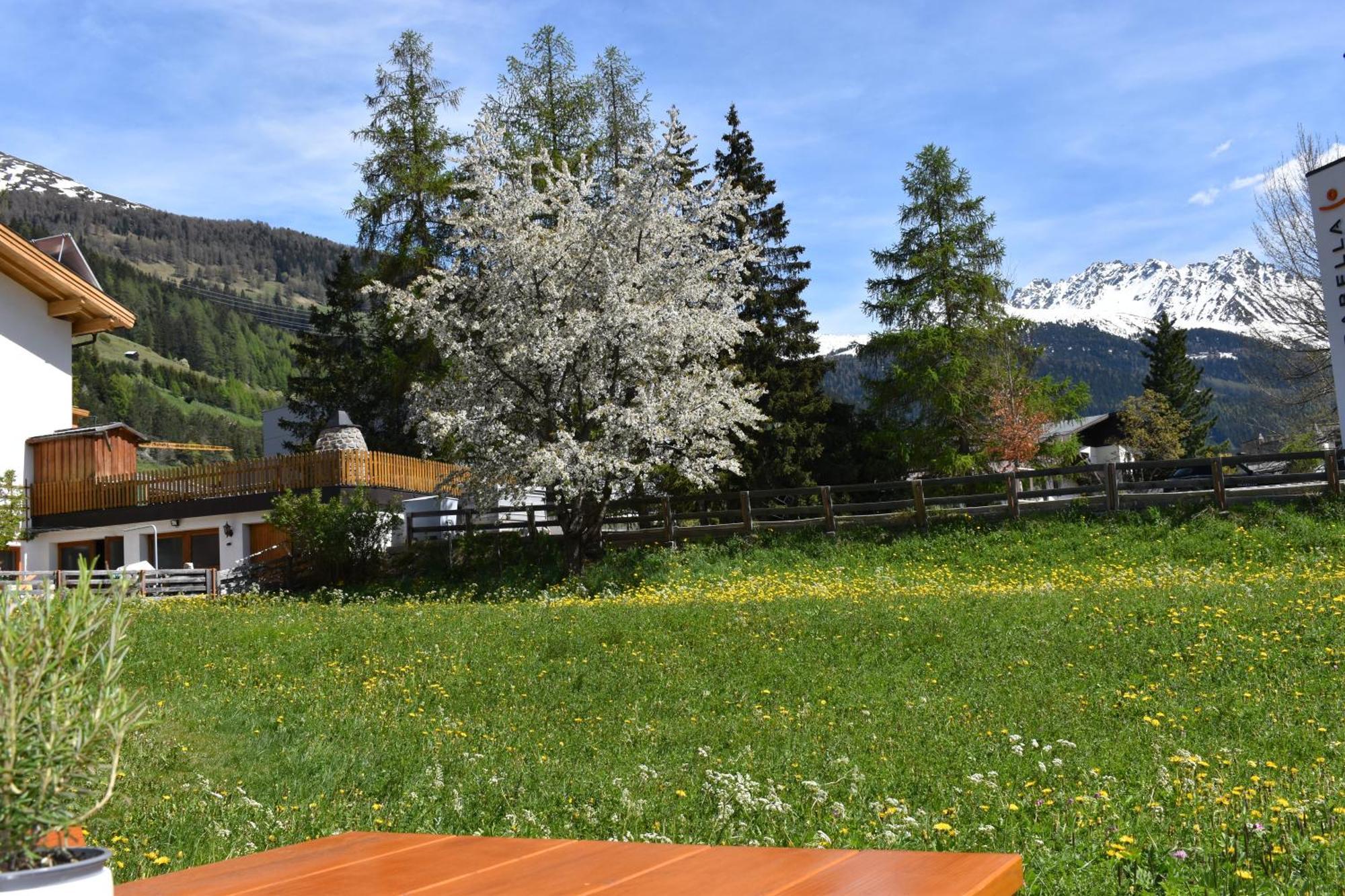 Hirschstube Nauders Bed and Breakfast Exteriör bild