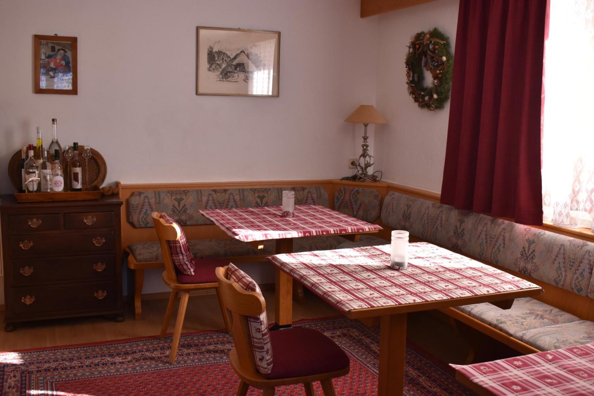Hirschstube Nauders Bed and Breakfast Exteriör bild
