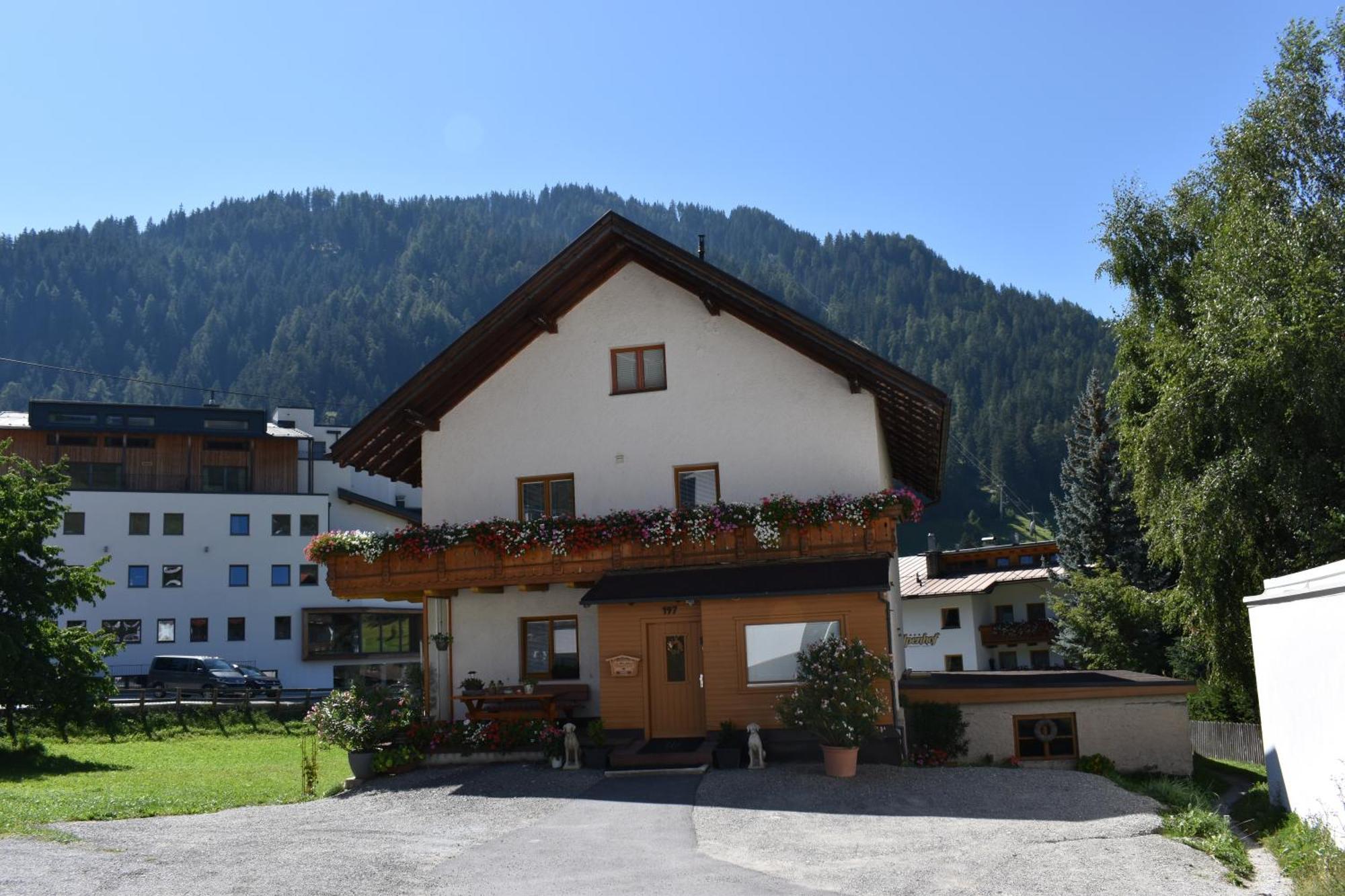 Hirschstube Nauders Bed and Breakfast Exteriör bild